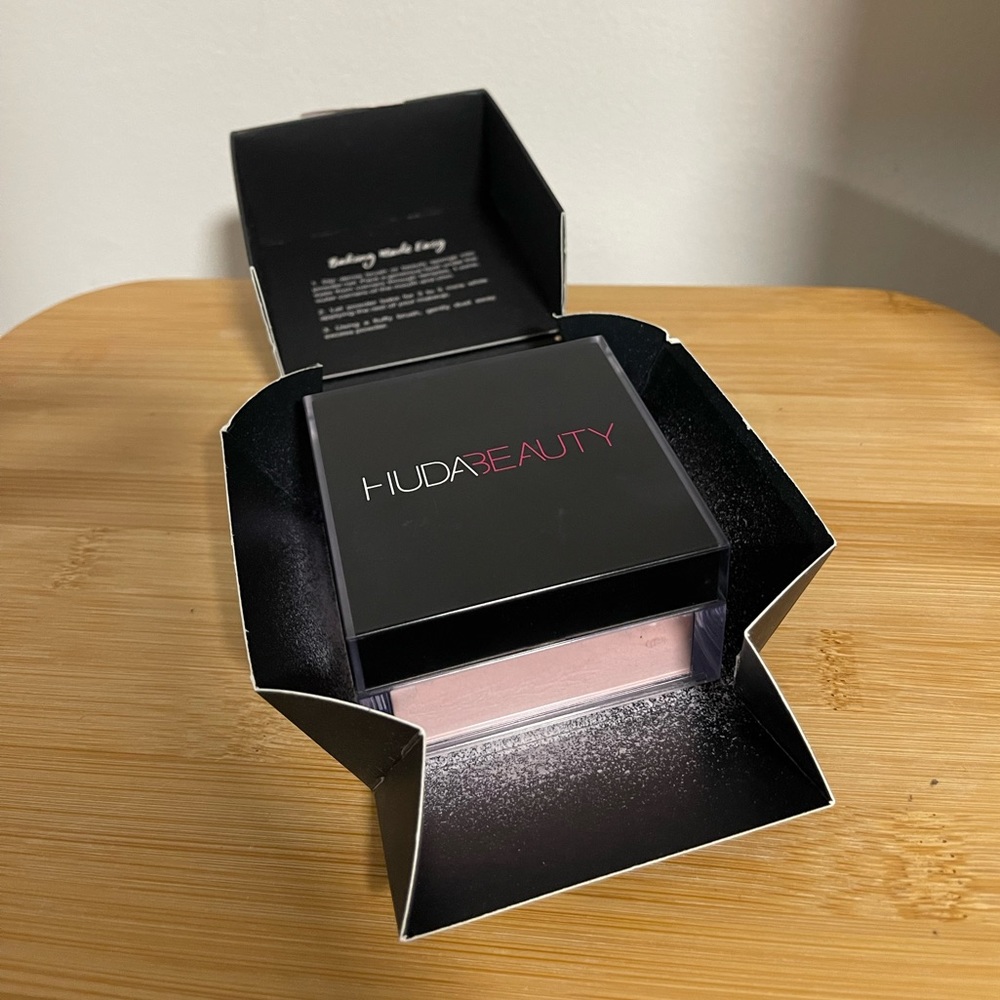 Huda Beauty Cherry Blossom Powder